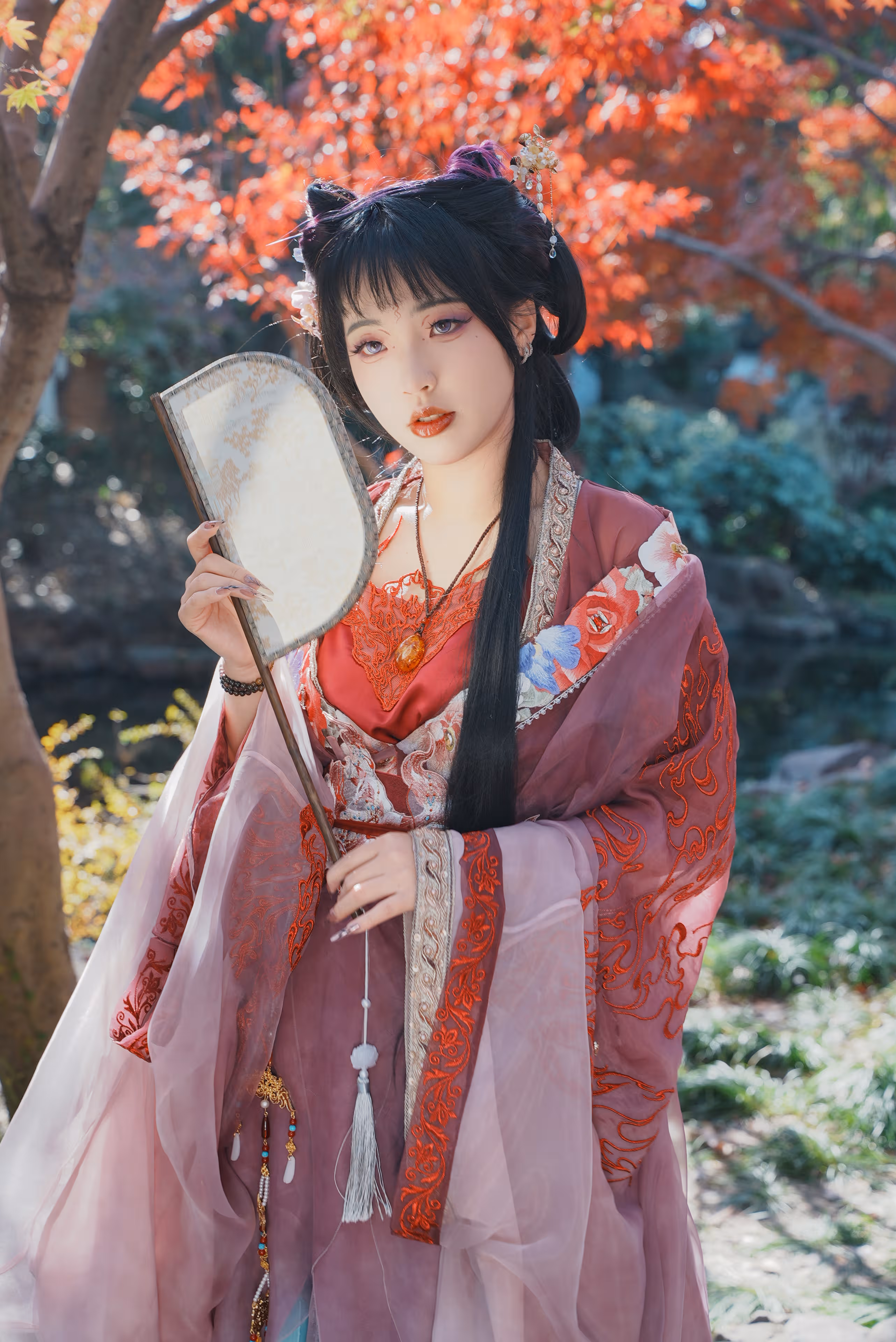 秋霞圃红枫枫叶汉服,上海,2024年,中国国风摄影作品