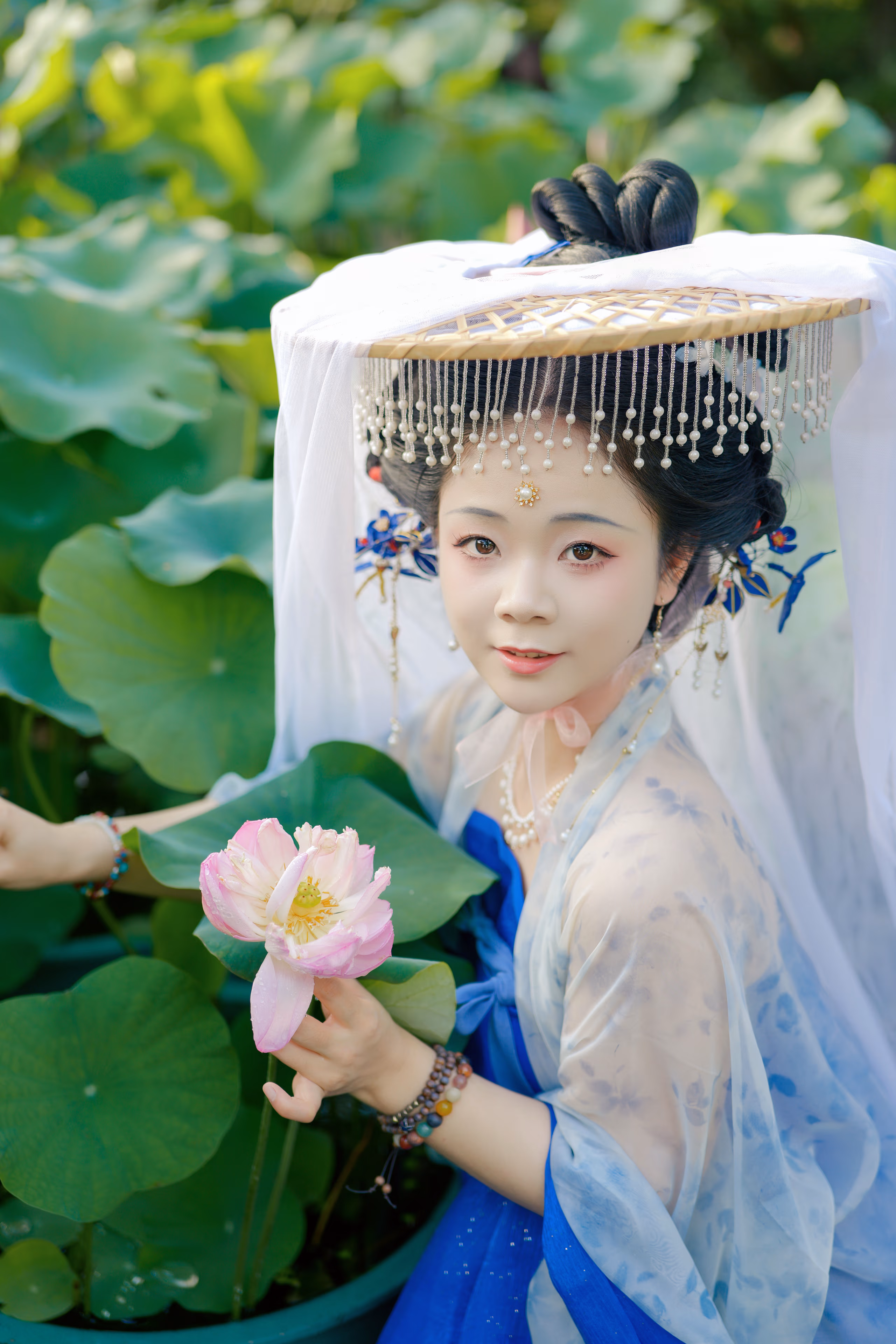 古猗园荷花仙子获奖作品，上海，2025年，人像 · 写真摄影作品